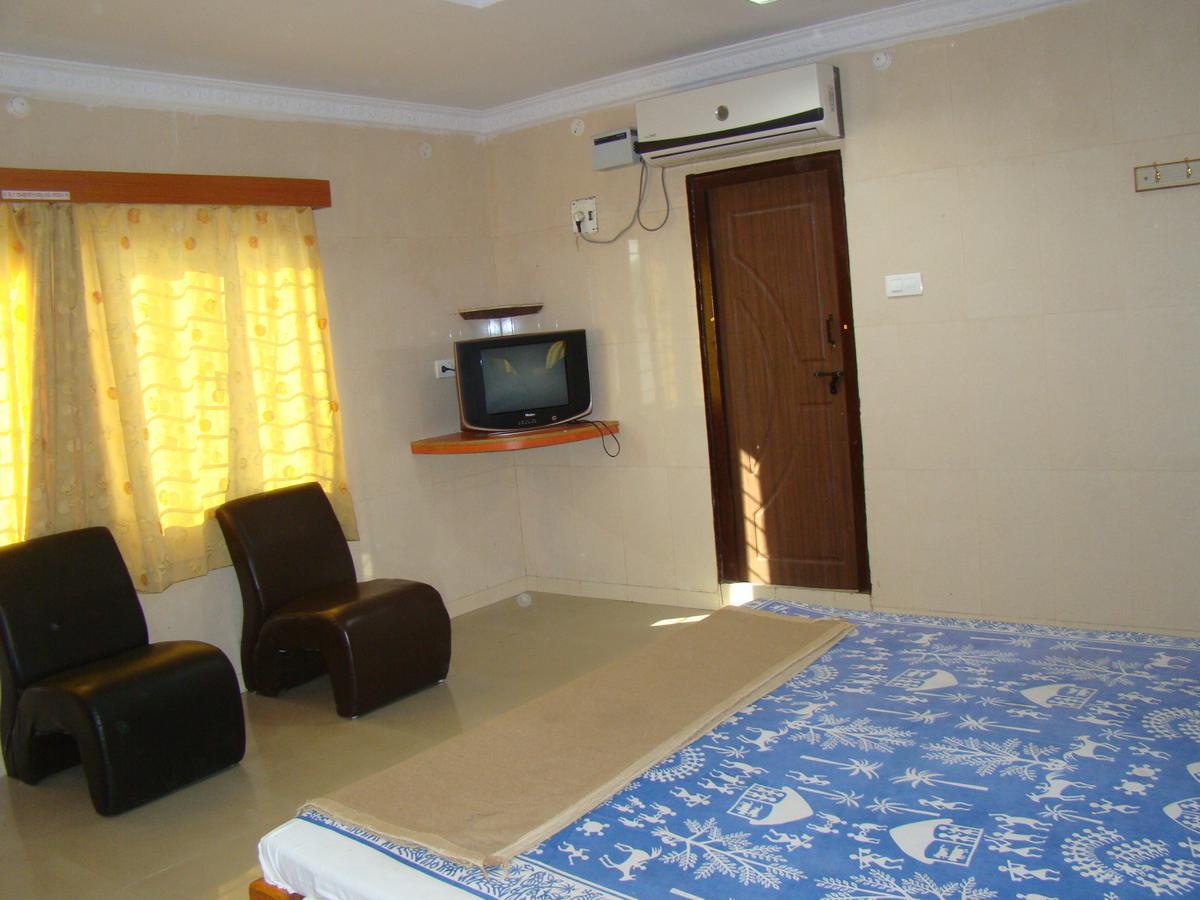 Sreeniketanam Lodge Mādhavaram Exteriör bild