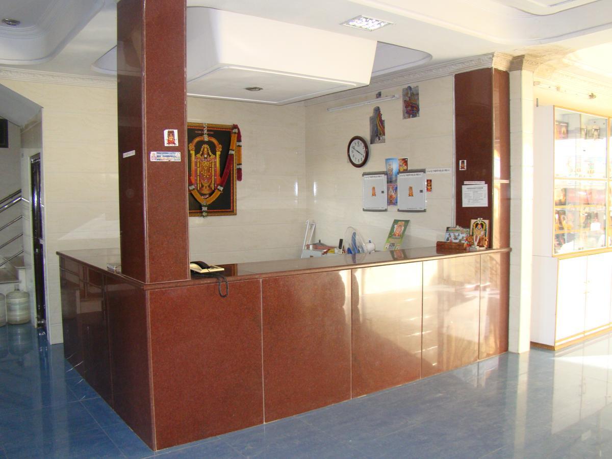 Sreeniketanam Lodge Mādhavaram Exteriör bild